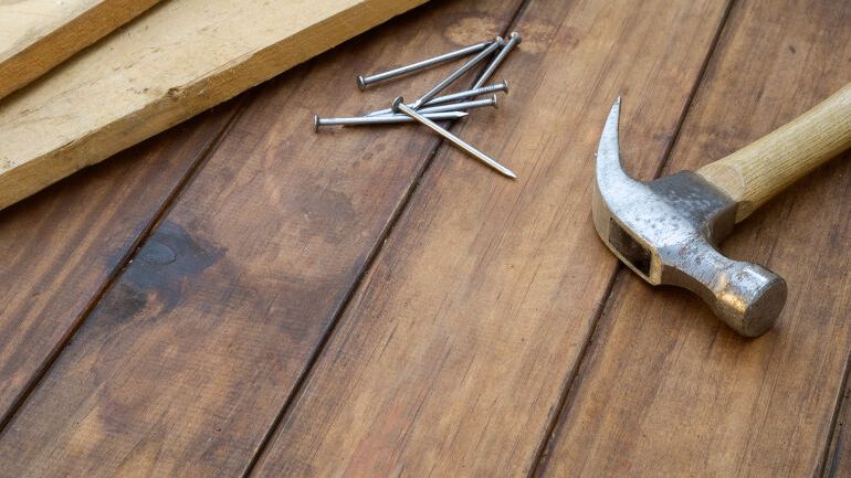 Hammer og spikre